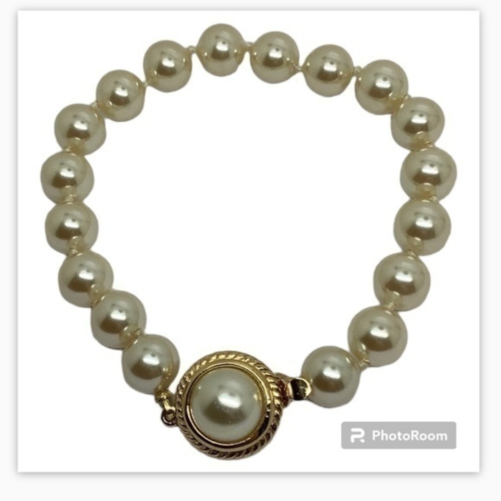 Cacharel Gold tone faux pearl 7” bracelet